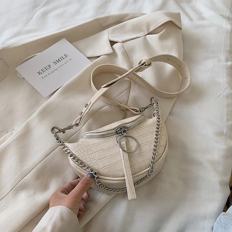 Bolsa tipo pochete com correntes - Boutique da Beleza