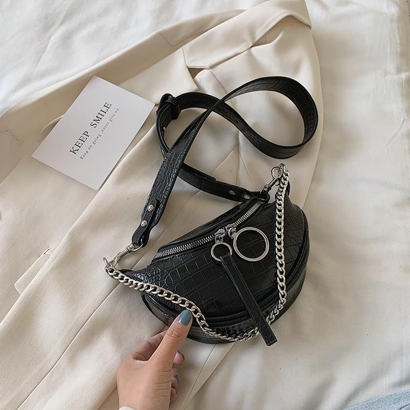 Bolsa tipo pochete com correntes - Boutique da Beleza