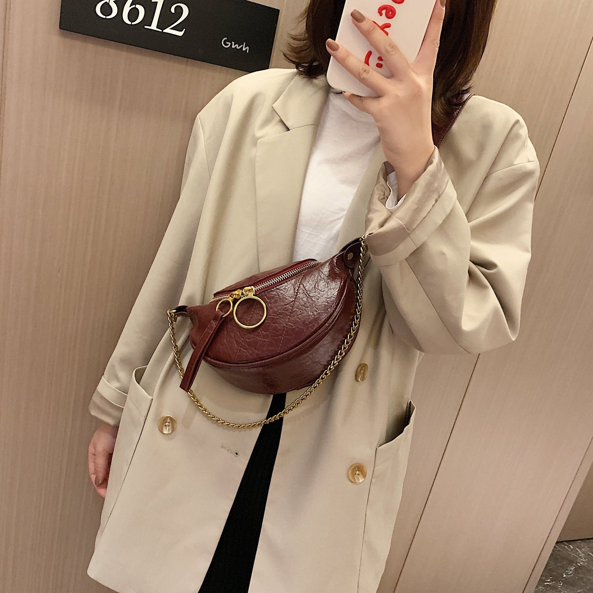 Bolsa tipo pochete com correntes - Boutique da Beleza