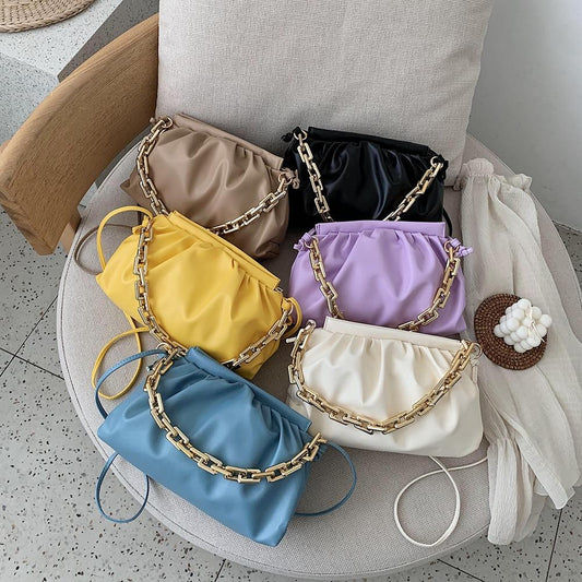 Crossbody Franzida | Bolsa Crossbody Franzida com Alça de Correntes - Boutique da Beleza